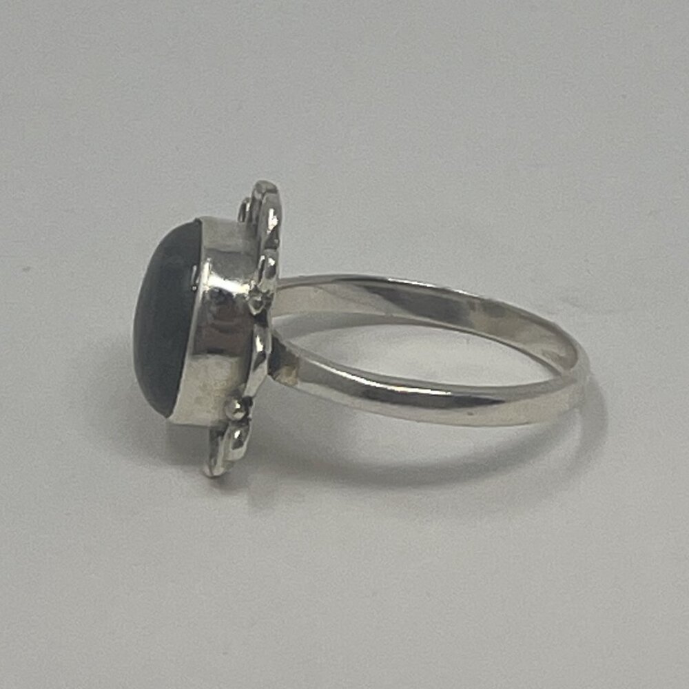 925 Sterling Silver Ring Featuring Labradorite Ge… - image 5